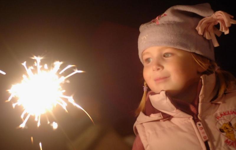 Ура, каникулы! Пиротехника, которую можно запускать с детьми - Астрахань | astrahan.salutsklad.ru